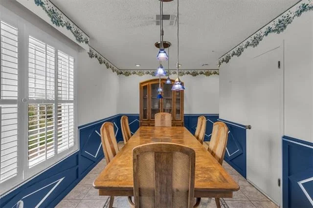Photo of 1064 Warren Road
