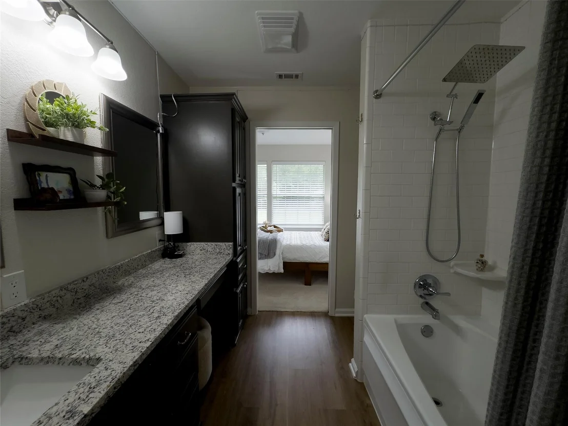 Photo of 1016 W Collins Street