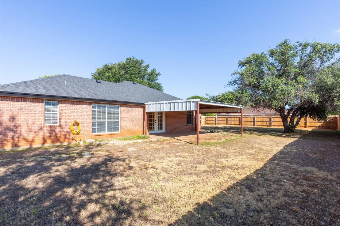 Photo of 717 Groves Road
