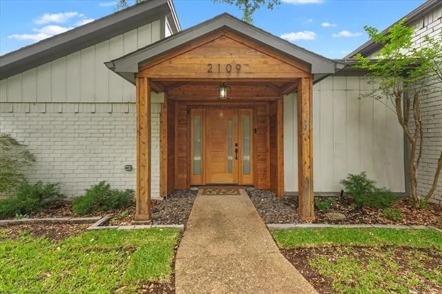 Photo of 2109 Parkhaven Drive