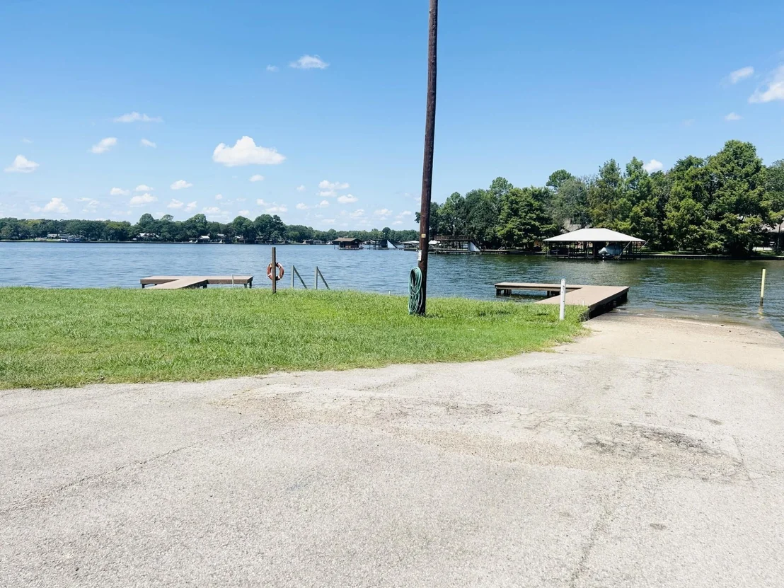 Photo of 305 Live Oak Lane
