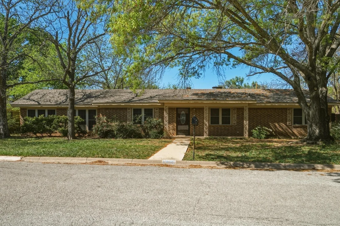 Photo of 1306 Westhill Lane