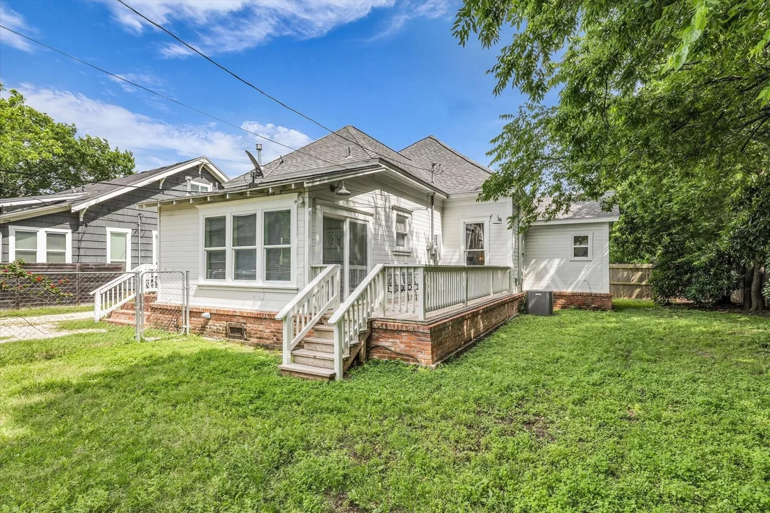 Photo of 2811 Washington Avenue