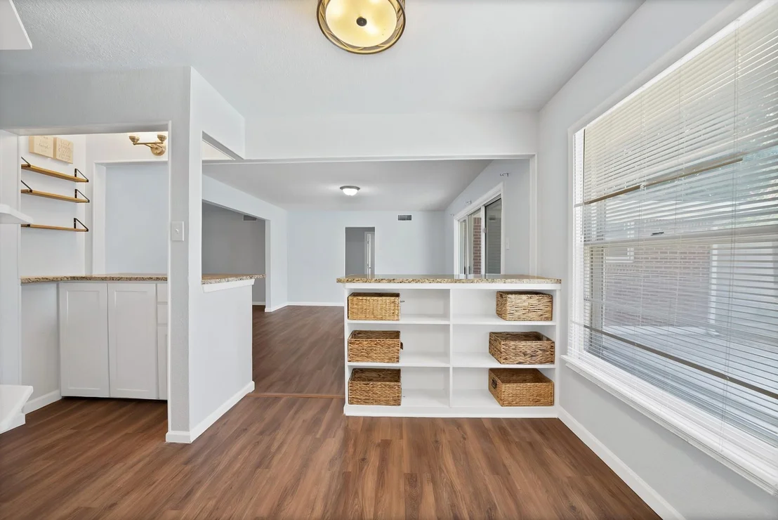 Photo of 1003 Brookhollow Drive