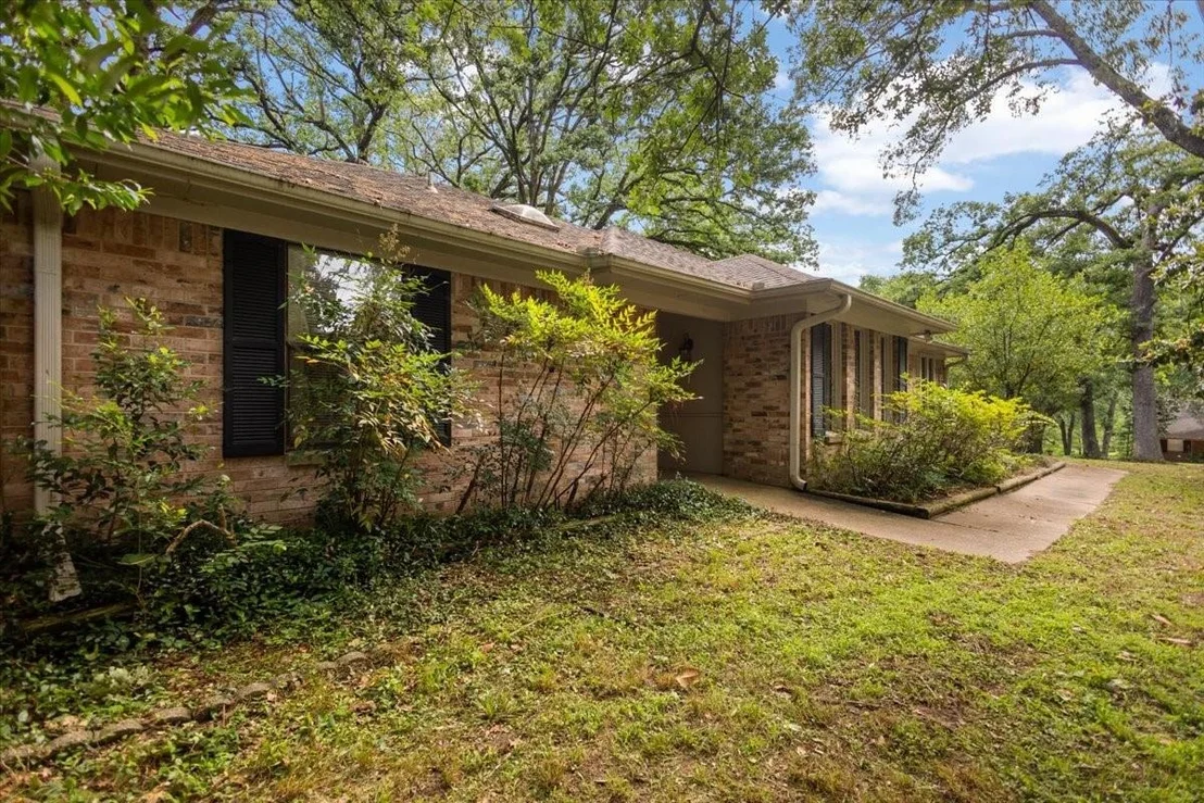 Photo of 241 Hideaway Lane Central