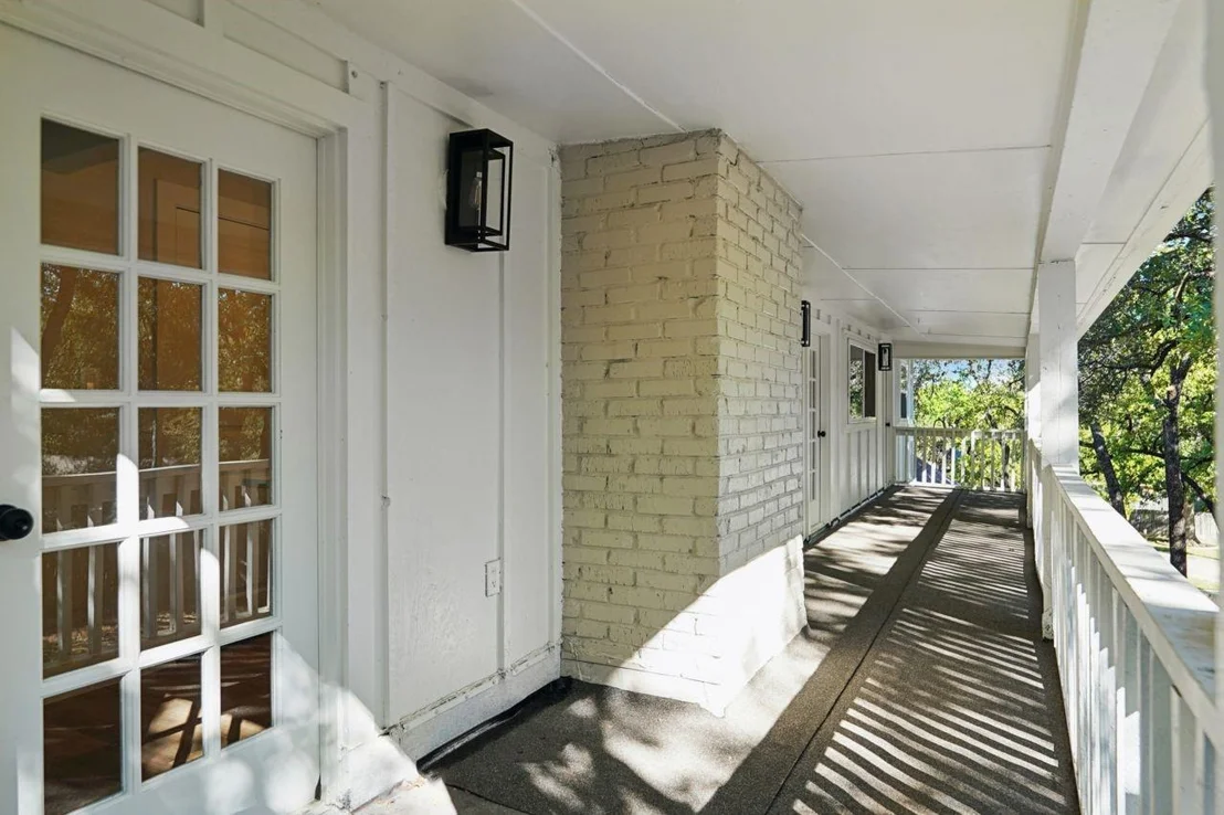 Photo of 2872 Hurstview Drive