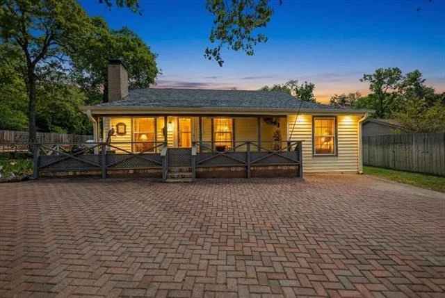 Photo of 333 Lakeview Drive