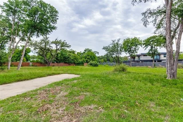 Photo of 5006 Pebblebrook Drive