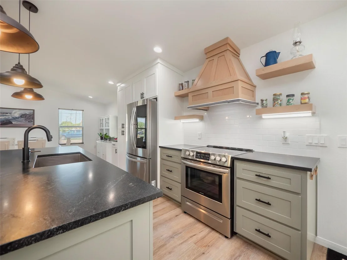 Photo of 614 W 3rd Street