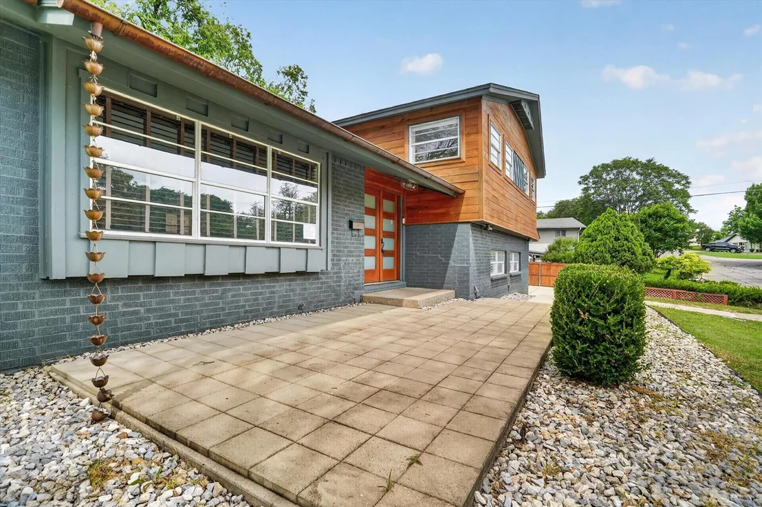 Photo of 6609 Genoa Road