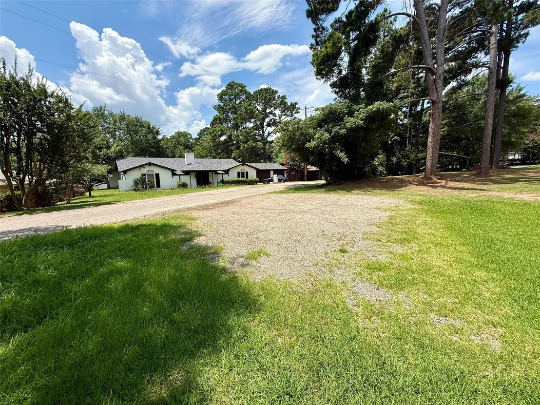 Photo of 2002 W Lake Drive
