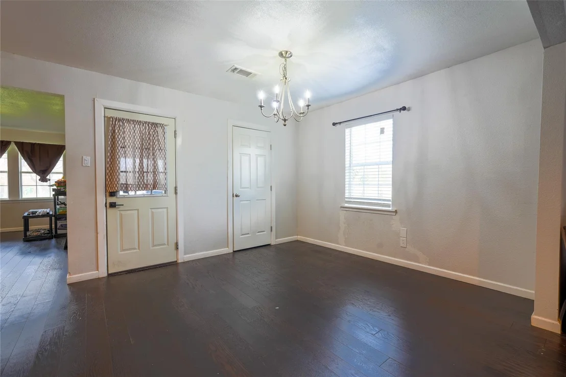 Photo of 200 W Greenbriar Street