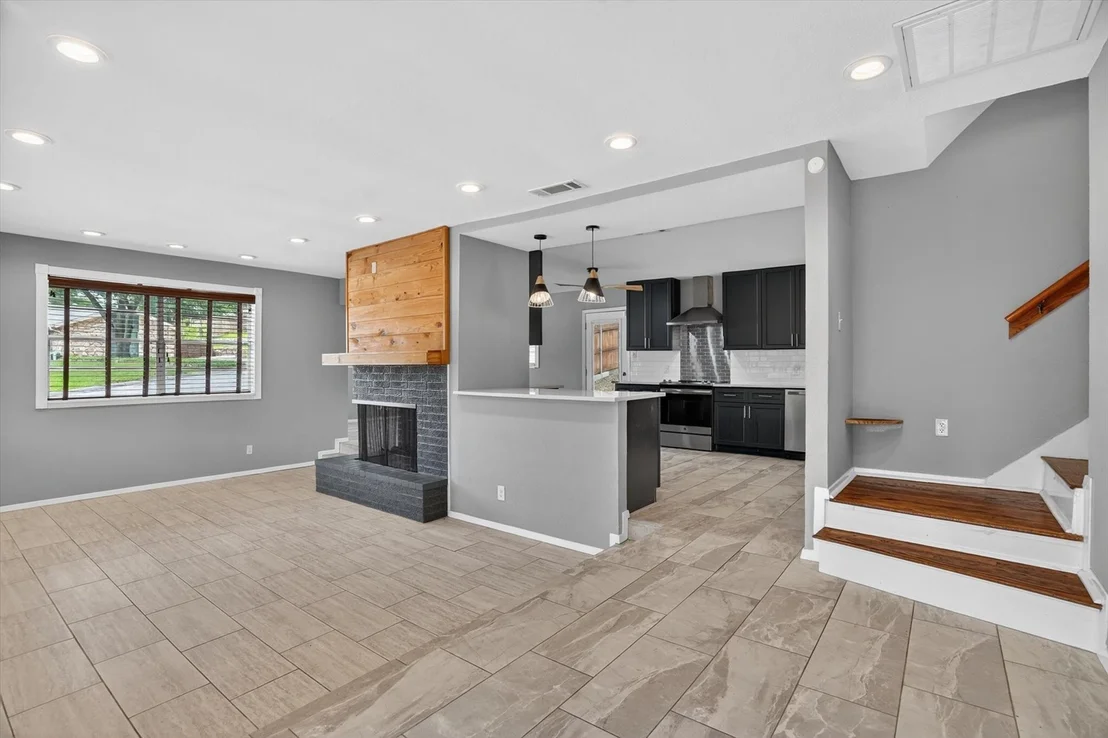 Photo of 6609 Genoa Road