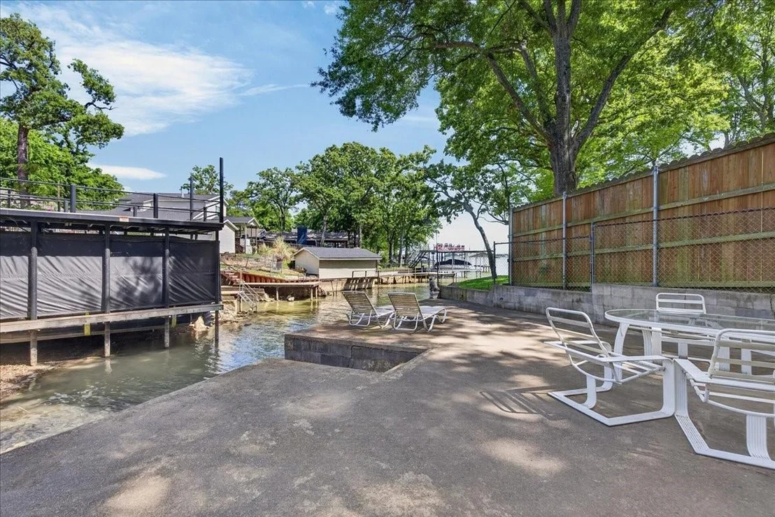 Photo of 1529 Oak Shore Drive