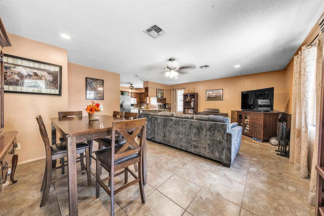 Photo of 190 Crowfoot Lane