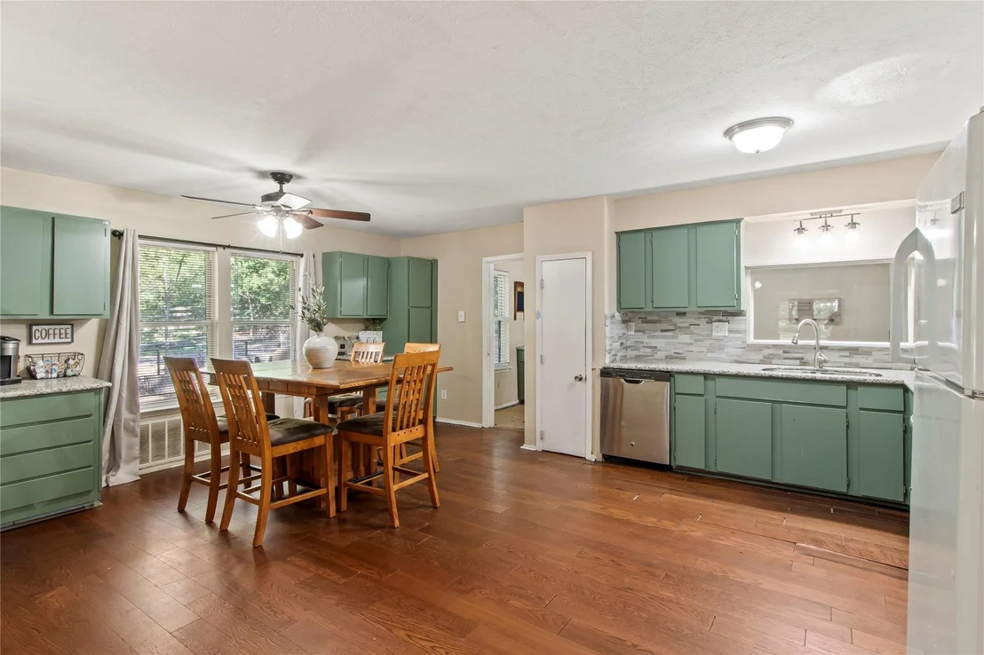 Photo of 335 Running Brook Road