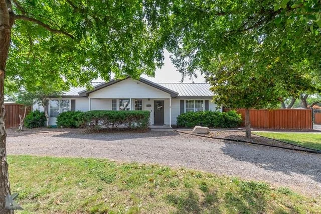 Photo of 1070 Larned Lane