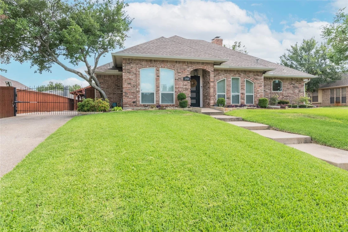 Photo of 2919 Sweet Briar Street