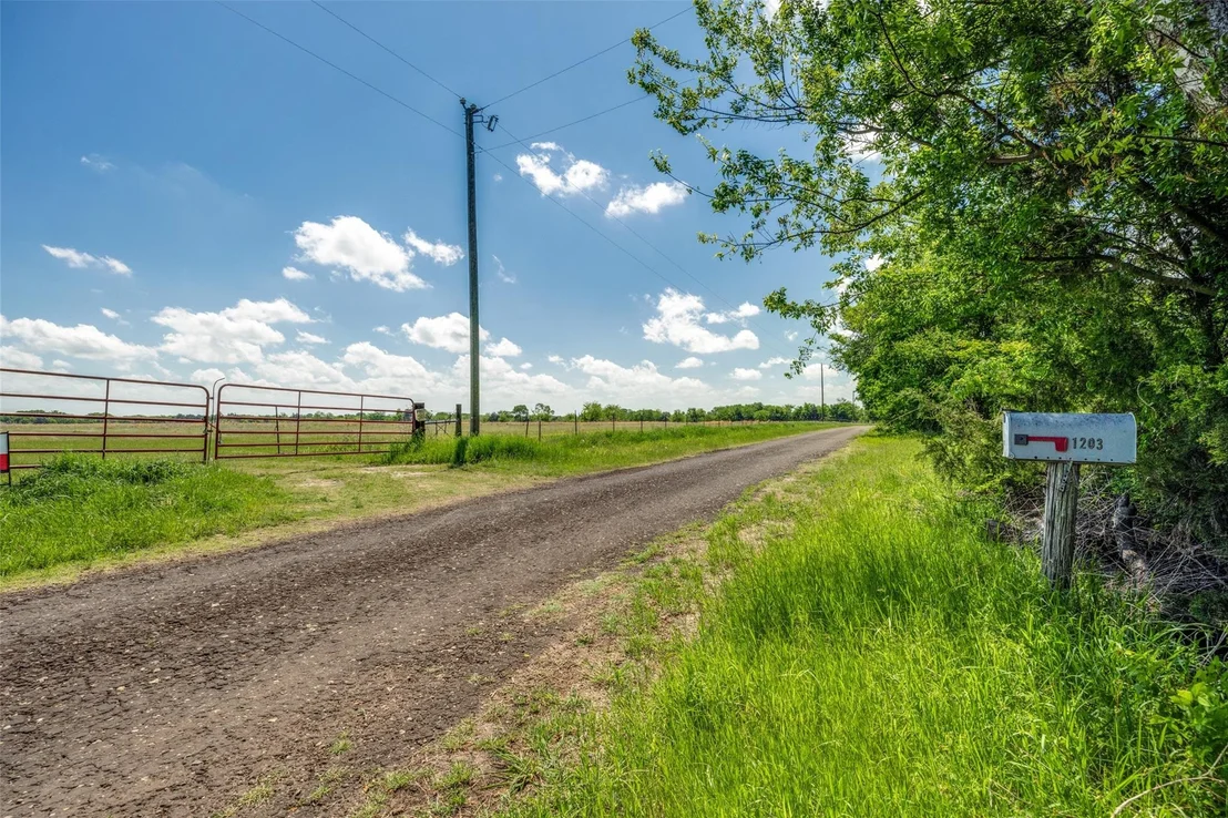 Photo of 1203 County Road 4132