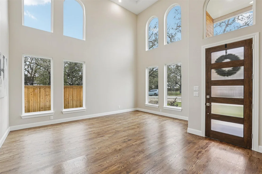Photo of 1713 Highland Drive W