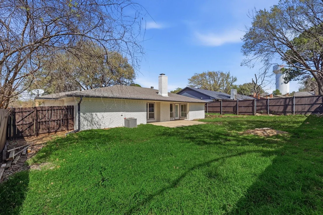 Photo of 2211 Sierra Drive