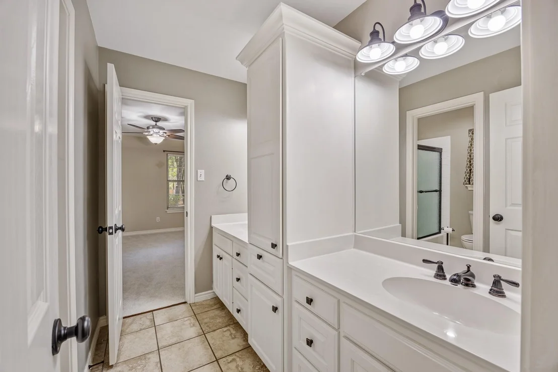 Photo of 17820 Oak Forest Drive