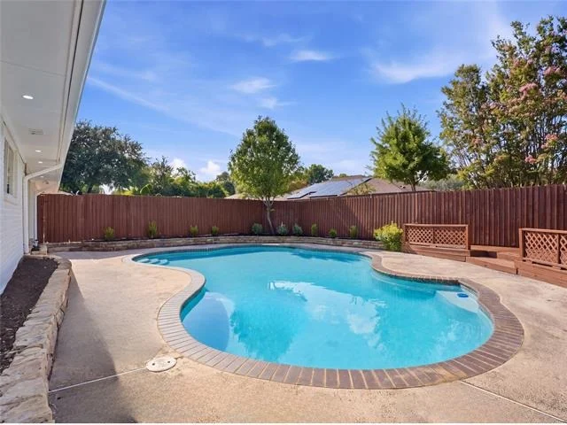 Photo of 2369 Claridge Circle