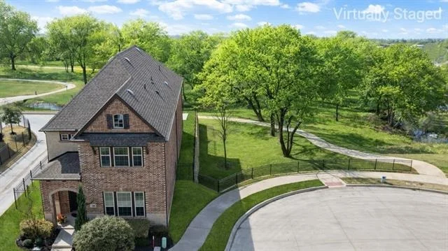 Photo of 648 Courtyard Lane