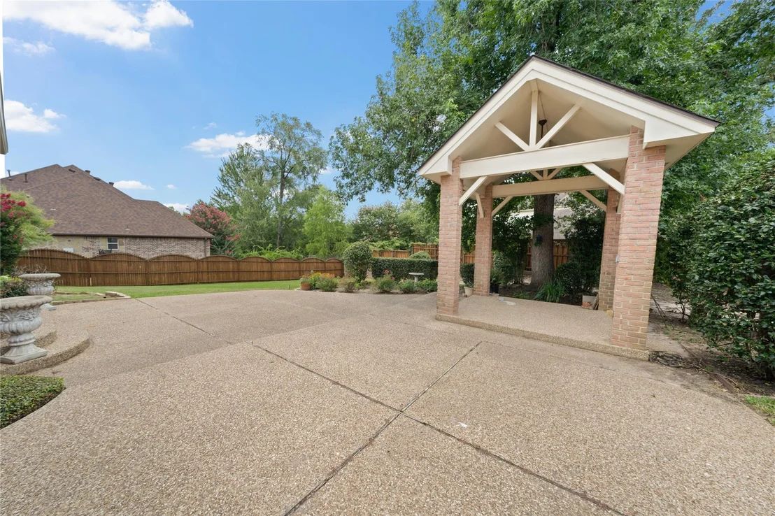 Photo of 7402 Hollytree Drive