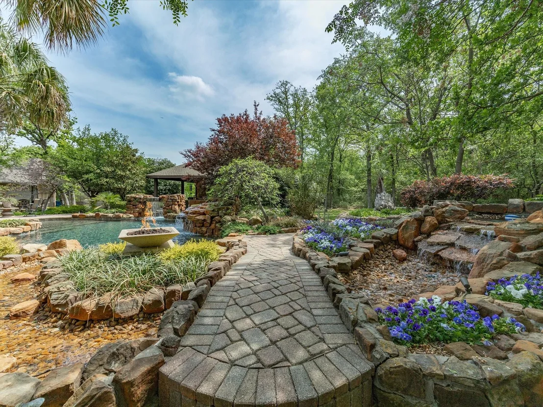 Photo of 625 Estates Drive
