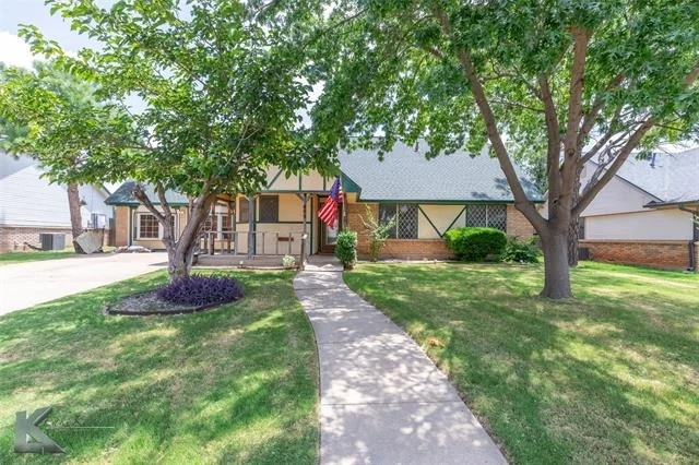 Photo of 809 Chanticleers Lane