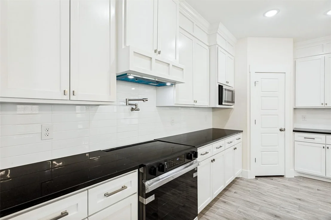 Photo of 901 E Devitt Street