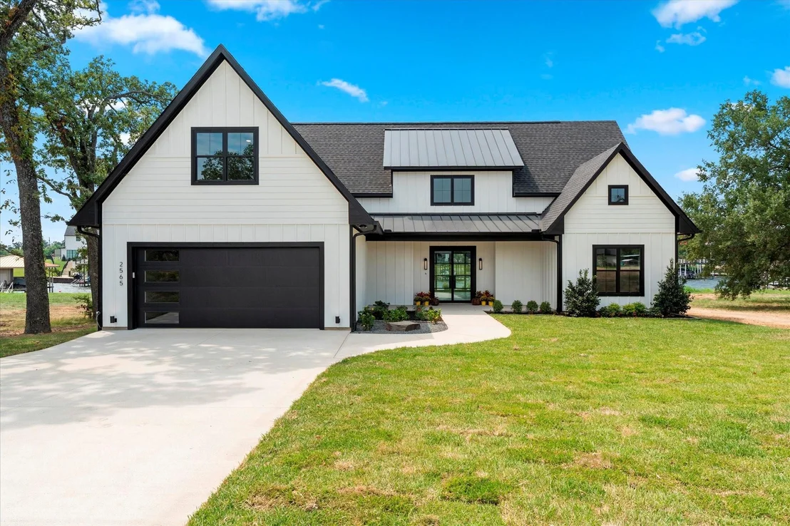 Photo of 2565 Groves Court