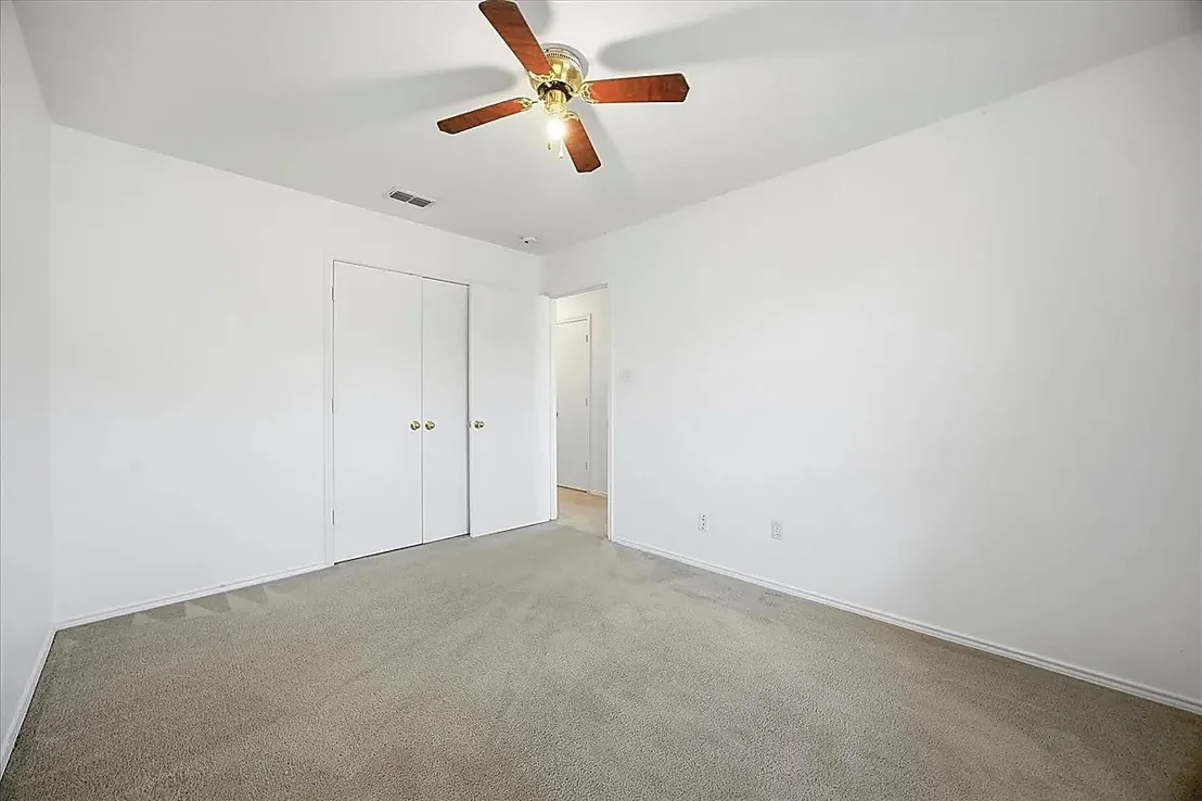 Photo of 334 River Oaks Lane