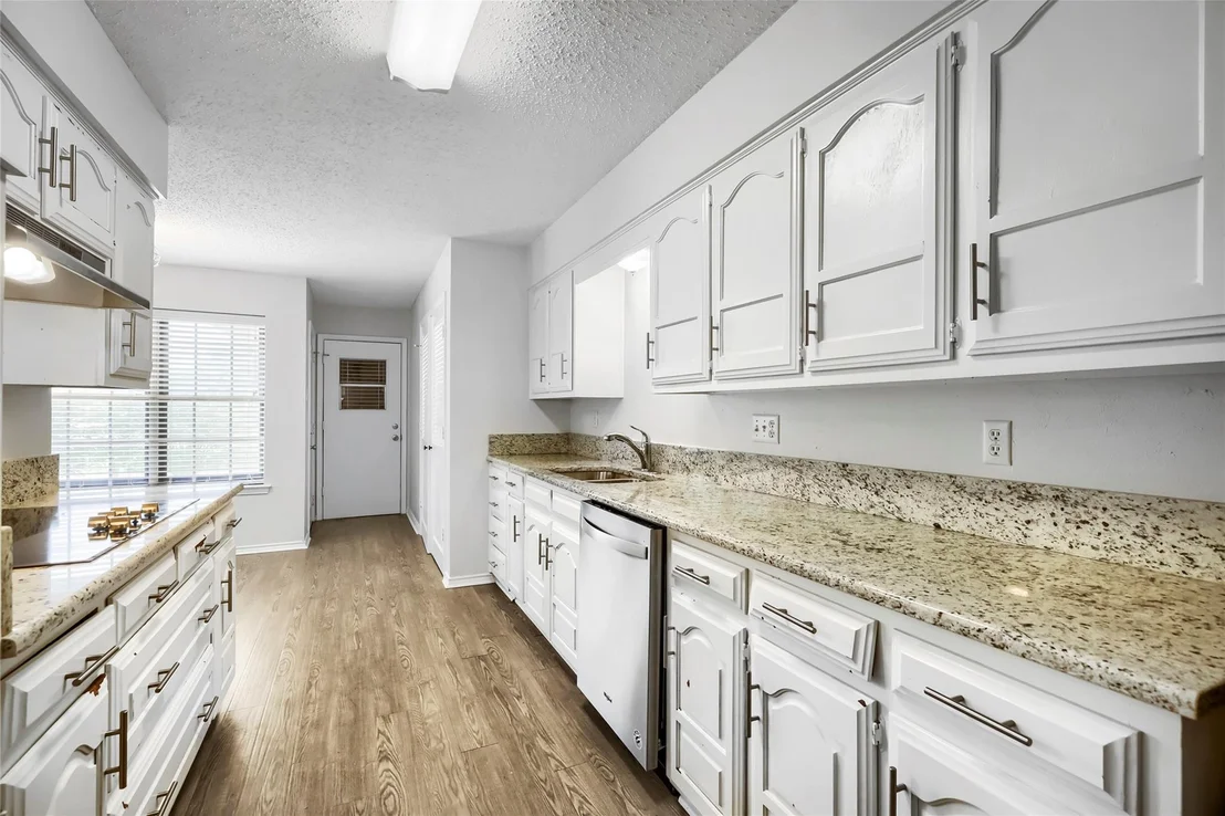 Photo of 814 Oakbluff Drive