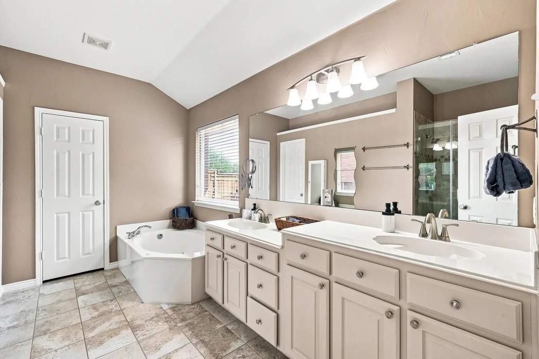 Photo of 335 Linhurst Drive
