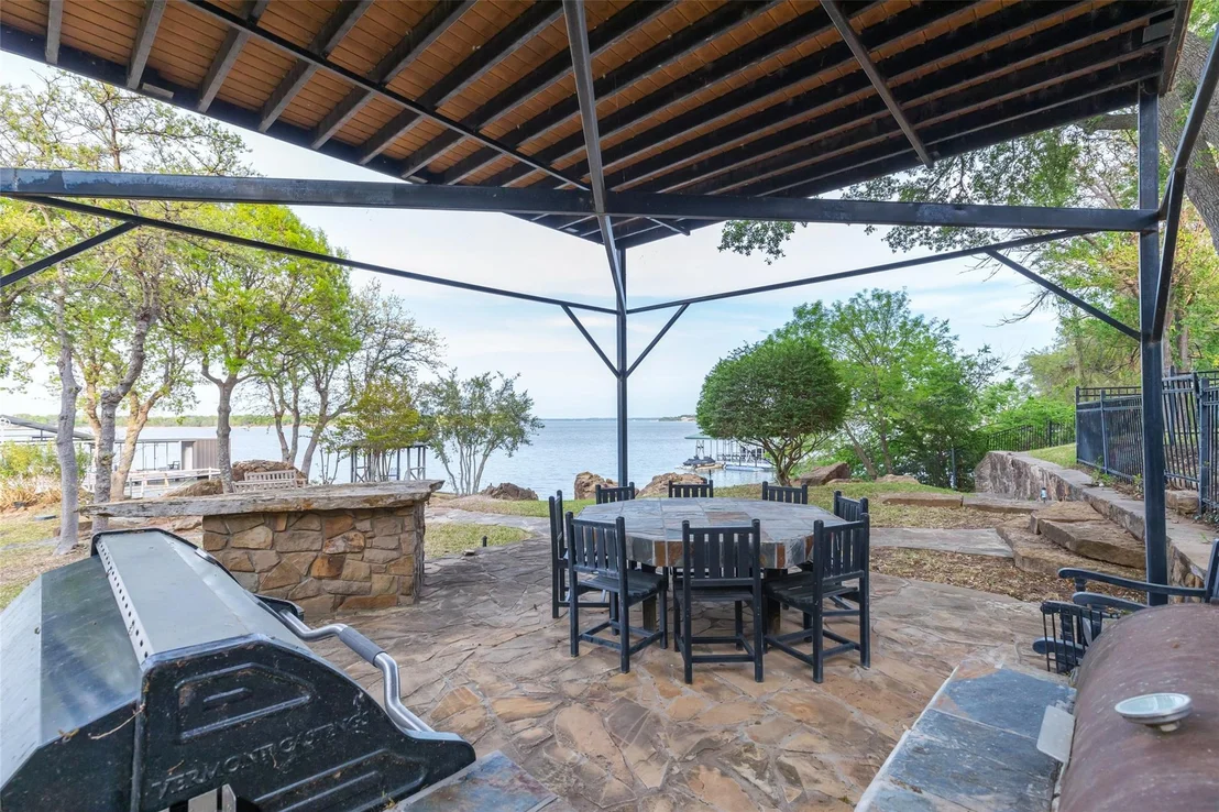 Photo of 440 Lakeside Drive