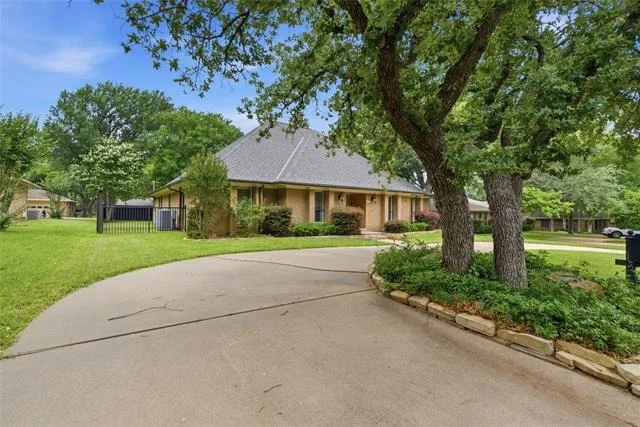 Photo of 1515 Oak Forest Drive