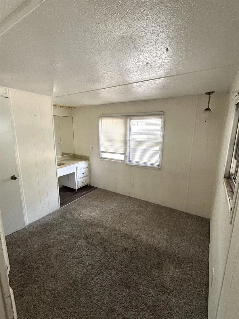 Photo of 305 Live Oak Lane