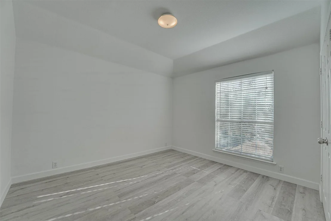 Photo of 558 Presidio Drive