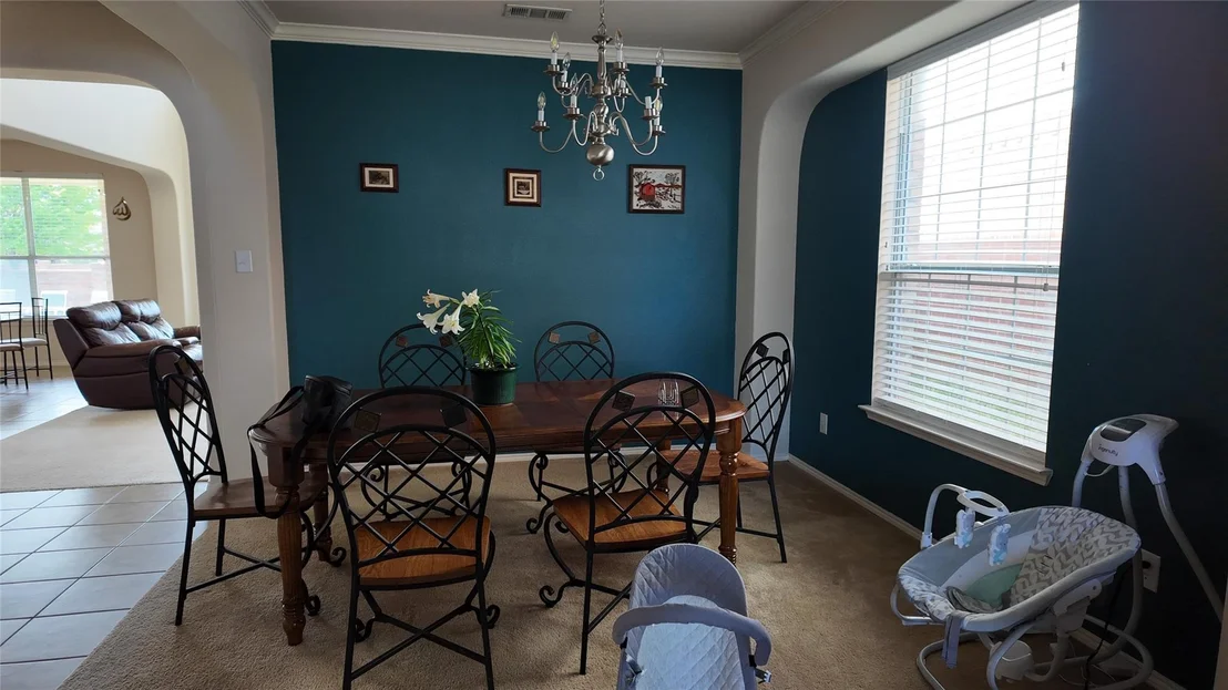 Photo of 421 Roundrock Lane