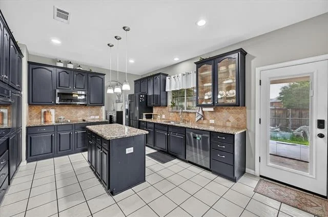 Photo of 851 Bridle Path