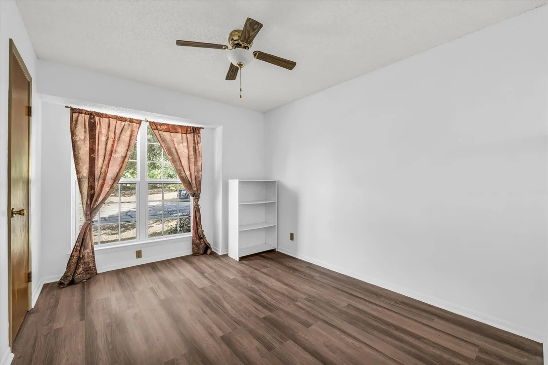 Photo of 1936 Post Oak Drive