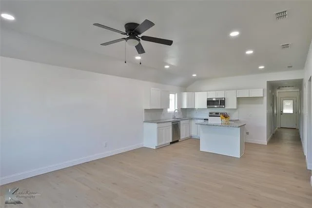 Photo of 2569 Bel Air