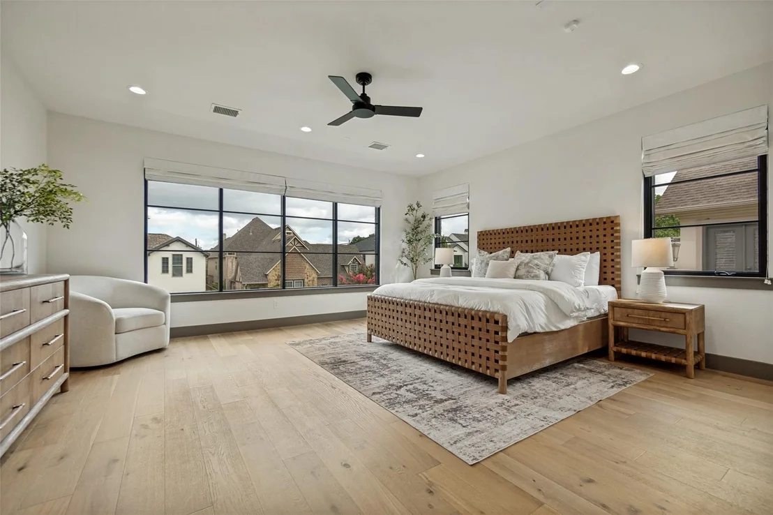 Photo of 3716 W Beverly Drive