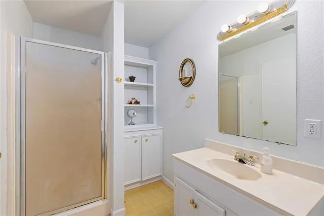 Photo of 908 W 2nd Street