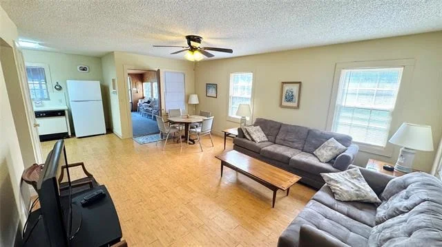 Photo of 3843 Mountain View