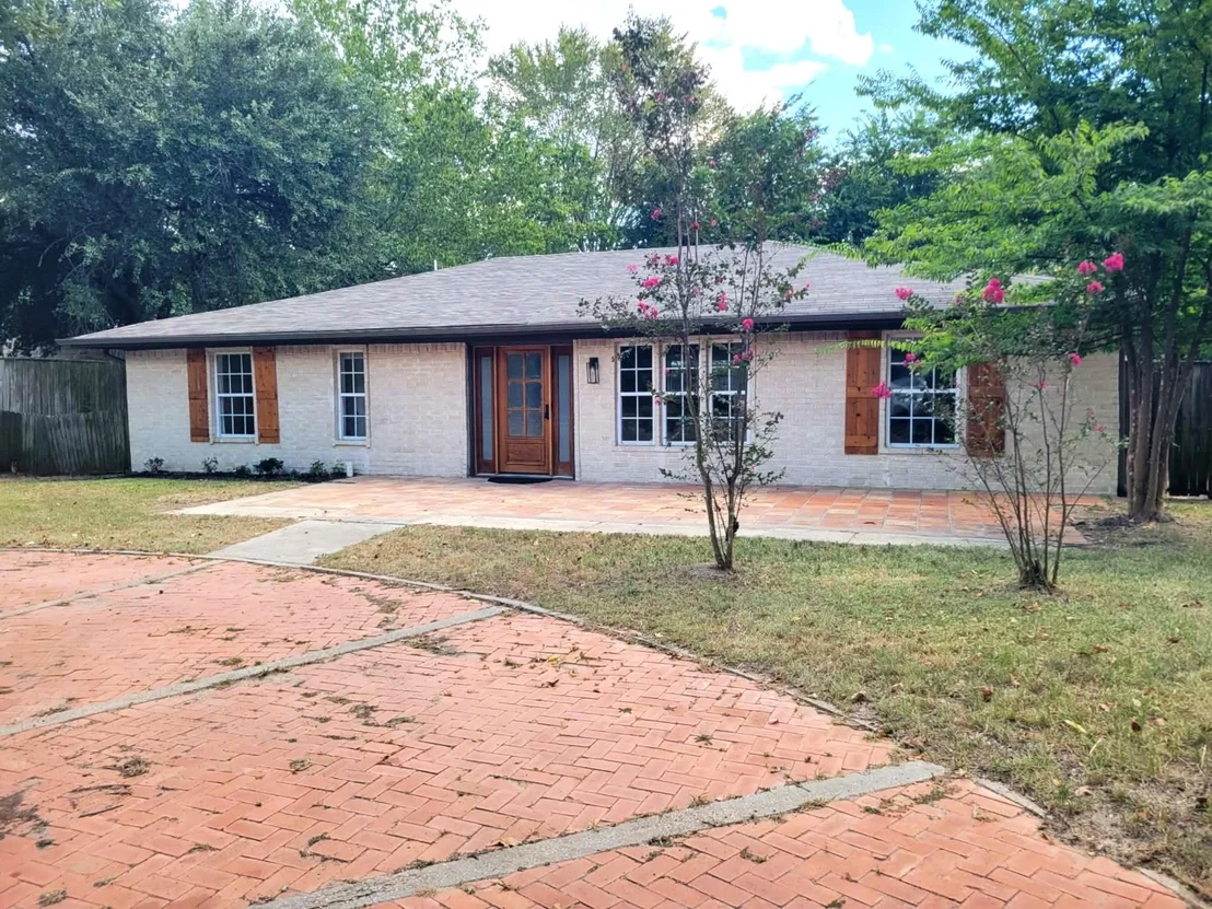 Photo of 103 W Cayuga Drive
