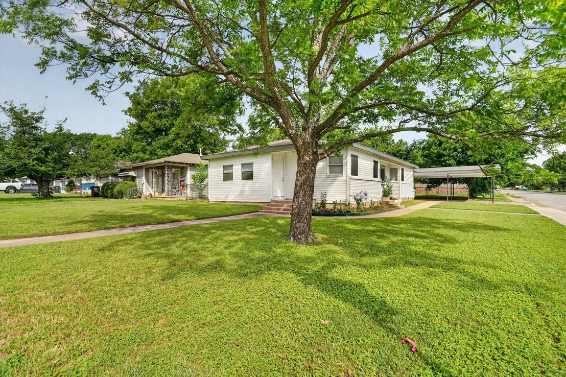 Photo of 1102 Poindexter Avenue