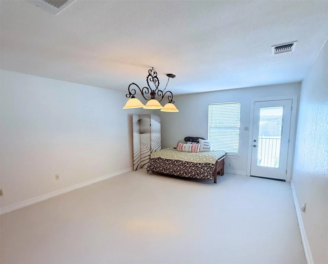 Photo of 6004 Lakehurst Drive